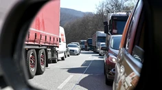 Na D2 v smere do Bratislavy sa zrazil autobus s dodávkou