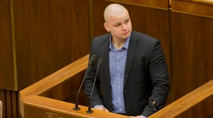 Mazurek s Uhríkom končia v predsedníctve Kotlebovej strany. Prekážajú im väčšie právomoci predsedu