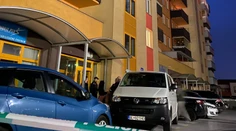 Rodinná tragédia v Petržalke: Najskôr vypadol z okna muž, potom jeho sestra. V ich byte našli mŕtve dieťa