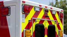 Dôchodca chcel veľmi kuriózne otvoriť balík čipsov. Takmer na to doplatil životom