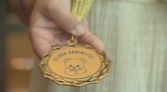 Až sto detí každoročne ochorie na rakovinu. Ocenili hrdinov, ktorí tento boj zvládli