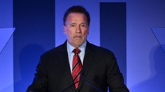 Arnold Schwarzenegger podstúpil vážny chirurgický zákrok. Stáva sa zo mňa stroj, odkázal fanúšikom