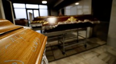 Prvýkrát si pripomíname Deň obetí pandémie COVID-19. Desaťtisíce z nás prišli počas nej o milovaného človeka