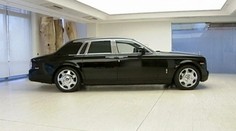 Automobilka Rolls-Royce zaznamenala rekordný predaj. Nazrite do ich fabriky