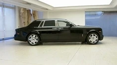 Automobilka Rolls-Royce zaznamenala rekordný predaj. Nazrite do ich fabriky