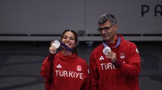 VIDEO: Turecký strelec na OH zaujal celý svet. Prišiel bez špeciálneho výstroja a získal striebro