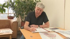 Svet divadla mu učaroval, rozhodol sa preto skrášľovať ho. Spod jeho rúk vychádzajú umelecké návrhy kostýmov