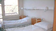 Agresívny pacient napadol v nemocnici v Humennom dvoch lekárov a sestru