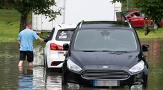 Za volantom buďte mimoriadne opatrní. Toto sú základné pravidlá bezpečnej jazdy v extrémnom počasí