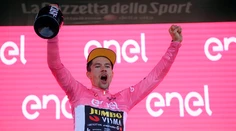 Giro zavŕšila epická časovka. Roglič napriek spadnutej reťazi pretlačil Thomasa a vyhrá celkovo