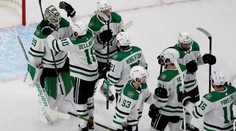 Dallas vyhral vo Vegas 4:2 a zostal v hre, hrdinom dvojgólový Dellandrea
