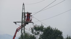 Čakajú ich ťažké časy. Stovky ľudí na Považí budú týždne bez elektriny