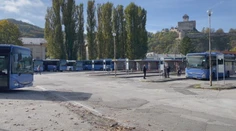 Ľudia v okolí Trenčína sa do práce niektorými linkami nedostanú. Dočasne museli zrušiť niekoľko spojov