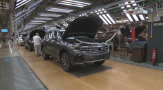 Časy sú zlé, priznávajú automobilky. Pre nedostatok súčiastok a drahé energie budú musieť obmedziť výrobu