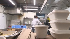 Zamestnanci očkovaní byť nemusia, zákazníci áno. Zamestnávatelia žiadajú zmenu