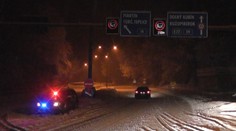 Rušná noc na cestách. Vodiči zažili silu prírody