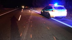 Iba 14-ročný chlapec zapríčinil nehodu. Auto sa šmýkalo na streche a skončilo v priekope