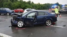 Po náraze skončilo auto v priekope. Pri Zemplínskej šírave sa zranilo osem ľudí
