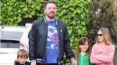 Ben Affleck po problémoch s alkoholom na verejnosti. Neskrýval úsmev