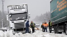Sneženie komplikuje dopravu v Európe. Nemecko zasiahne aj snehová víchrica