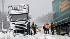 Sneženie komplikuje dopravu v Európe. Nemecko zasiahne aj snehová víchrica