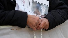 Veriaci si želajú, aby Benedikta XVI. vyhlásili za svätého. Jednoduché to nie je