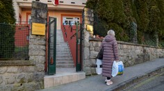 Slováci opäť ukázali solidaritu. Boli sme sa pozrieť, čo všetko nosia na tureckú ambasádu