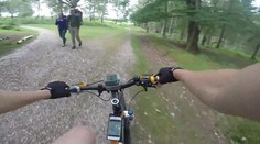 Jazda na bicykli sa zmenila na drámu. Záchvat zachytila kamera