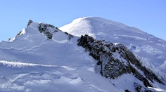 Pri zostupe z Mont Blancu sa zranili traja slovenskí a jeden poľský kňaz