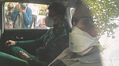 Austrálske imigračné úrady zadržali Djokoviča, čaká ho trojčlenný súd