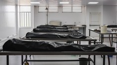 Vyšetrovateľom v USA sa naskytol desivý pohľad. V pohrebníctve objavili 200 tiel v rôznom štádiu rozkladu