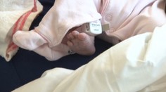 V Európe začali dávať deťom na členok elektronický čip