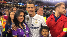 Cristiano Ronaldo sa stal otcom dvojčiat. Porodila mu ich náhradná matka