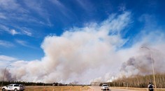 Požiar v Kanade je nezastaviteľný. Pomôcť môže iba "vyššia moc"