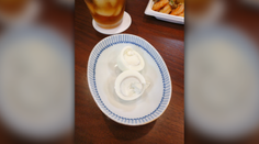 Vaječné žĺtka môžu mať rôzne farby od bielej po zelenú, tvrdia štúdie