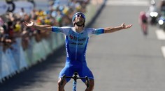 Matthews vyhral 14. etapu, Vingegaard odolal útoku Pogačara