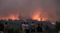 Lesný požiar na juhu Portugalska sa hasičom stále nepodarilo dostať pod kontrolu