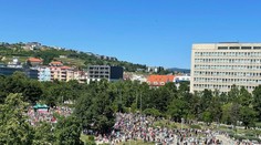 Nespokojní občania protestovali v Bratislave proti vláde, očkovaniu a opatreniam