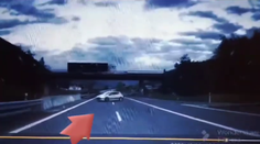 VIDEO: Šialený manéver vodiča pri Žiari nad Hronom. Otáčal sa priamo na diaľnici