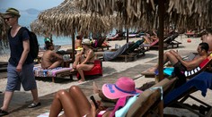 V Grécku sa už môžu opaľovať. Ak na pláži nedodržia pravidlá, zatvoria ju na mesiac