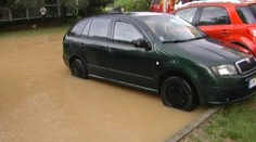 V Rožňave zaplavila veľká voda parkoviská a ulice