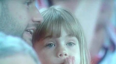 Rozruch v Portugalsku. Na futbale sa objavilo dievčatko, ktoré vyzerá ako Maddie