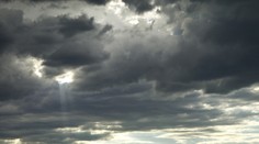 Zrážky sa presunú na východ. Ďalšia vlna ale dorazí už čoskoro