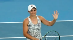 Do štvrťfinále AO aj Bartyová a Krejčíková