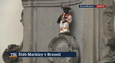 Cikajúci chlapec v Bruseli sa obliekol do slovenského kroja