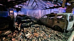 Noc v znamení požiarov. V okrese Šaľa zhorel prístrešok aj s troma autami