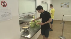 Štát napokon preplatí obedy aj malým gymnazistom. Zisťovali sme, na čo sa majú rodičia pripraviť