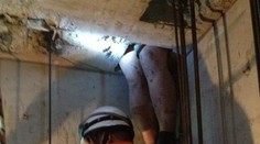 Takto strávil vo výťahovej šachte osem hodín