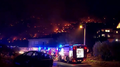 VIDEO: Strach v Chorvátsku. Požiar stále nie je pod kontrolou, dovolenkári balia kufre