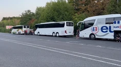 Osobné prehliadky a kontroly kufrov na hranici uväznia ženy a deti z Ukrajiny aj na trinásť hodín